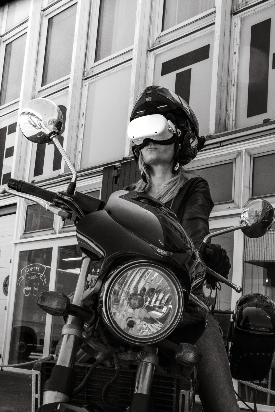 Motorcycling meets virtual reality – a creative campaign portrait